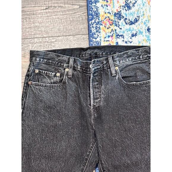 Levi's 501 Women's Black Distressed Raw Hem Straight Leg Denim Jeans Size 32X26 - Picture 3 of 7